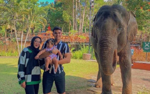 Nadeo Argawinata Istri Nadeo Argawinata dan istri Destriana Sari saat berlibur. (Foto: Instagram @nadeowinataa)