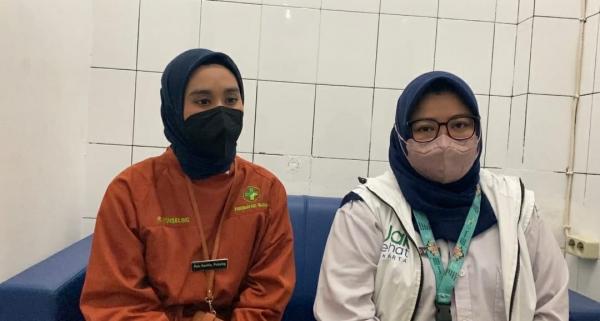Psikolog Puskesmas Cilandak Ratu Rantilia dan Kepala Satuan Pelayanan Kesehatan Masyarakat Cilandak Tri Novia Maulani (Foto: Ari Sandita)