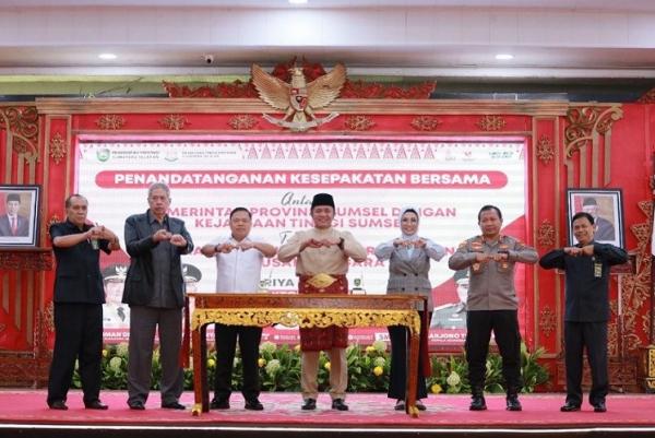 Kerja sama Pemprov dan Kajati Sumsel Penandatanganan Kesepakatan Bersama antara Pemprov Sumsel dengan Kejaksaan Tinggi Sumsel. (Foto: dok Pemprov Sumsel)