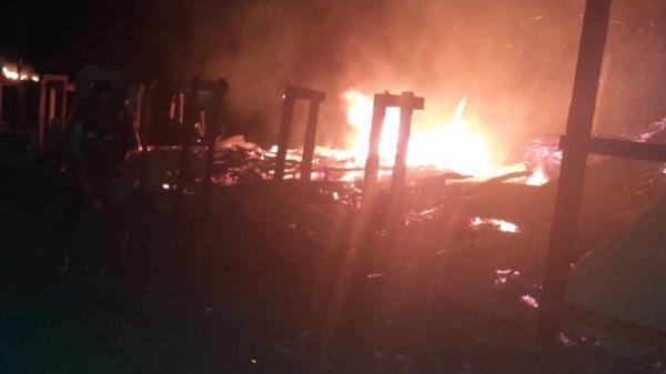 Pos Covid-19 di Bandara Kenyam Nduga Ludes Terbakar (Foto: iNews/Nathan)