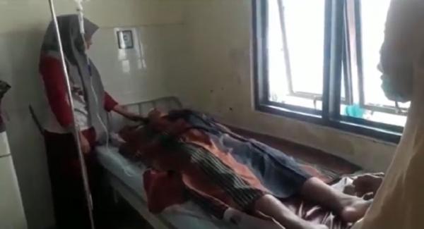 santri Korban masih belum sadar akibat luka bacok di wajah. (Foto: iNews.id/Riski Amirul Ahmad).