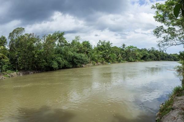 Sungai Opak Sungai Opak membentang dari lereng Gunung Merapi dan bermuara di selatan Yogyakarta dekat Pantai Samas. (Foto : Ist)