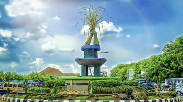 TUGU PADI KARAWANG Tugu Padi merupakan salah satu ikon Kabupaten Karawang yang dikenal sebagai lumbung pangan nasional. (FOTO: ISTIMEWA)