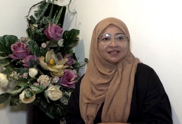 Anita Gathmir, pemilik Puta Dino Kayangan, yang melestarikan Tenun Tidore. (Foto: Antara)