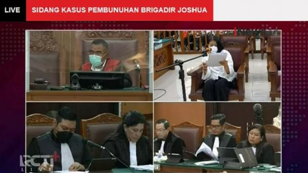 febri diansyah di sidang putri Sidang dakwaan Putri Candrawathi di PN Jaksel, Senin (17/10/2022). Febri Diansyah, eks Jubir KPK tampak di kursi pengacara. (iNews.id)