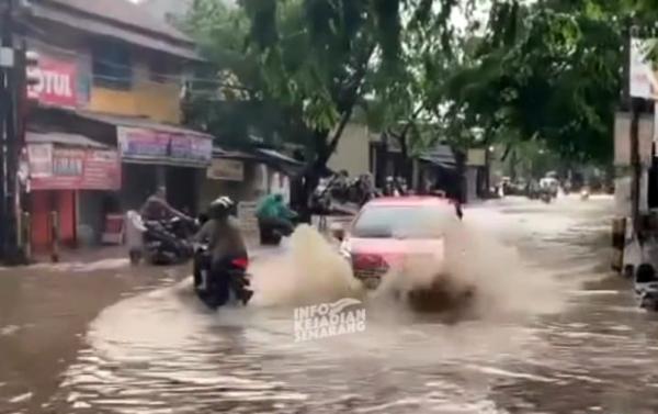 Kota Semarang Atas Dan Bawah Dikepung Banjir