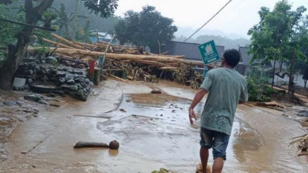 Banjir Bandang di Malang, Gedung Taman Pendidikan Alquran Hanyut Diterjang Air