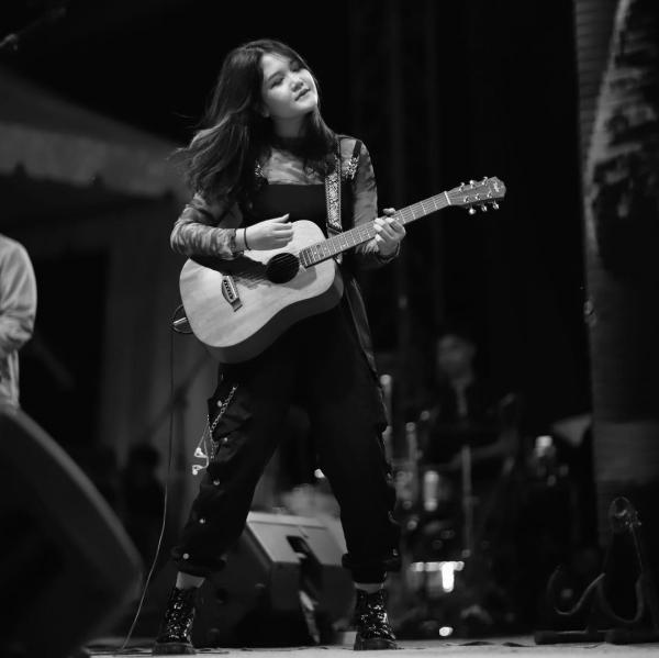 Artis cantik asal Lombok, Charisa Faith (Foto: Instagram) Artis cantik asal Lombok, Charisa Faith (Foto: Instagram)