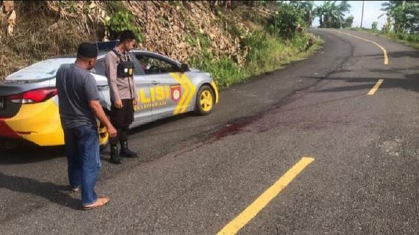 Kecelakaan Maut Motor Melaju Kencang Tabrak Truk di Bone, 2 Orang Tewas