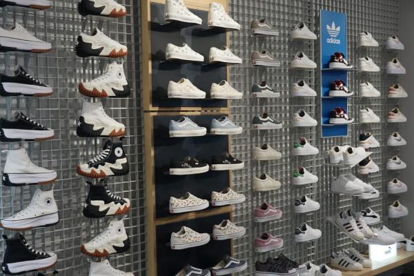 Ilustrasi sneakers yang jadi tren. (Foto: istimewa)
