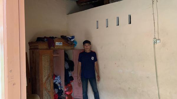  Januri Warga Neglasari Tangerang yang dibantu Bhabinkamtibmas. (Foto iNews.id).