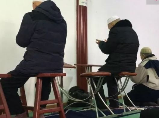 Tata Cara Shalat Duduk Di Kursi Hukum Dan Ketentuannya Sesuai Syariat