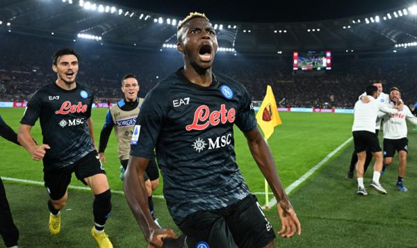 Napoli menjaga rekor tak terkalahkan di Liga Italia. Terbaru tim asuhan Luciano Spalletti itu mengalahkan AS Roma 1-0 giornata ke-11, Senin (23/10/2022). (Foto: REUTERS/Alberto Lingria)