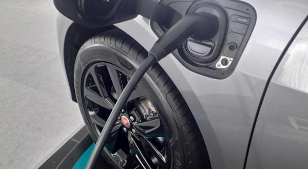 Jaguar I Pace Charger