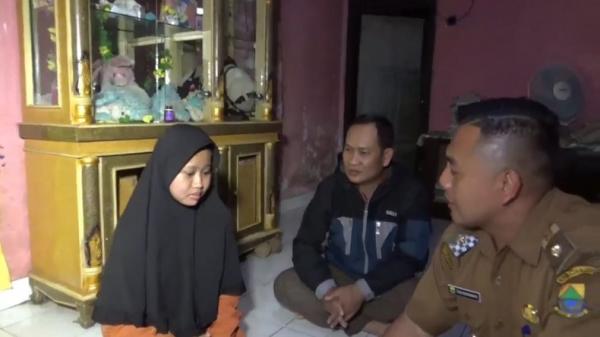Kades Cibadak Elan Hermawan akan membawa kasus penyiksaan yang dialami Rizki Nuraskia ke jalur hukum agar korban mendapatkan keadilan. (FOTO: iNews/M ANDI ICHSYAN)