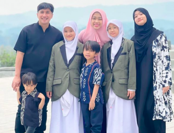 Artis Punya Anak Kembar. (foto: Instagram)