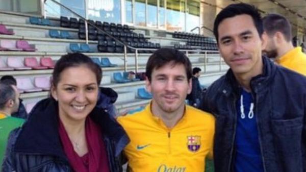 Dona Agnesia dan Darius berfoto dengan Lionel Mess Dona Agnesia dan Darius berfoto dengan Lionel Messi (Foto: IG Dona Agnesia)