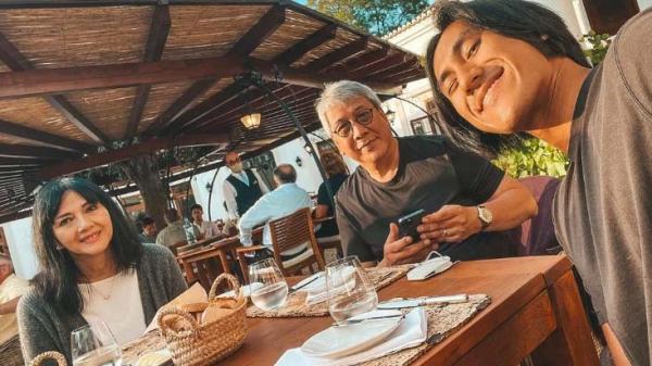 Rini S Bono bersama suami dan anak tercinta