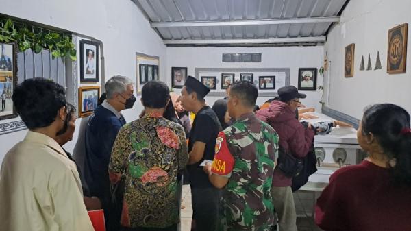 Jenazah Novita Kurnia Putri tiba di rumah duka, Semarang, Jawa Tengah, Minggu (30/10/2022) (Eka Setiawan/MNC Portal)