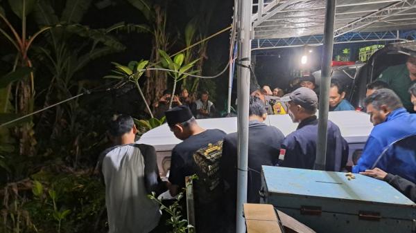 Jenazah Novita tiba di Semarang Jenazah Novita Kurnia Putri tiba di rumah duka, Semarang, Jawa Tengah, Minggu (30/10/2022) (Eka Setiawan/MNC Portal)