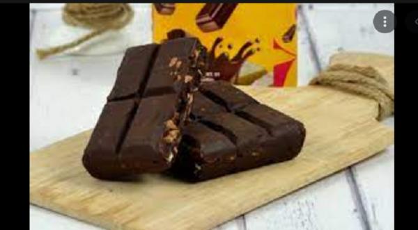 oleh-oleh khas Batu Malang yang unik yakni cokelat tempe. (foto: ewaremania).