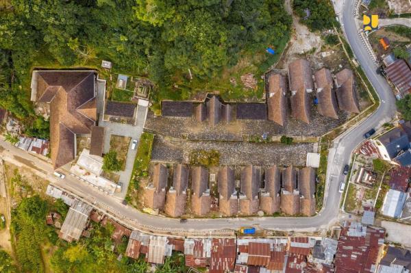 Potensi Unggulan Sumatera Utara di Bidang Pariwisata, Kampung Ulos