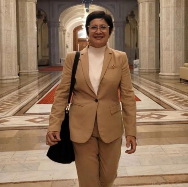 Screenshot 20221103 090242 Instagram Artis Cantik Era 1990-an Terjun di Politik. (Foto: instagram)