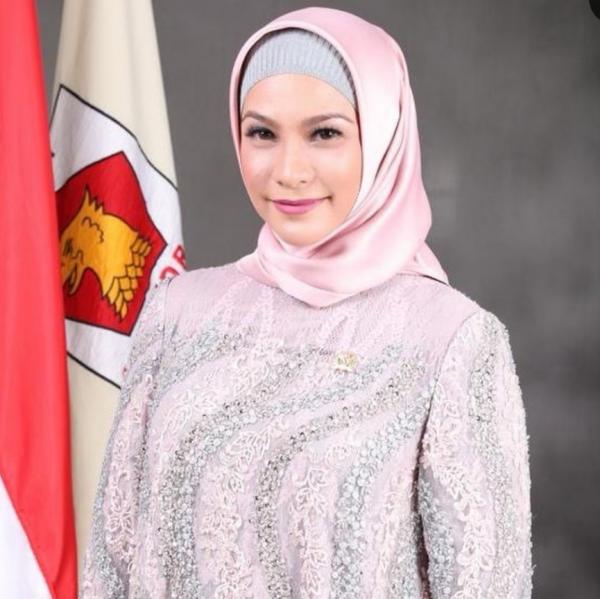 Screenshot 20221103 090402 Instagram Artis Cantik Era 1990-an Terjun di Politik. (Foto: instagram)