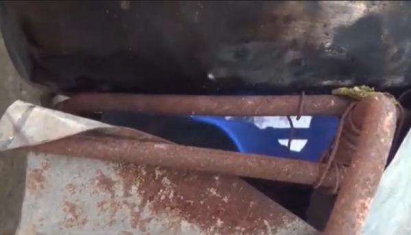 gas Warga memanfaatkan gas alam di musala untuk memasak. (Foto: iNews.id/Riski Amirul Ahmad).