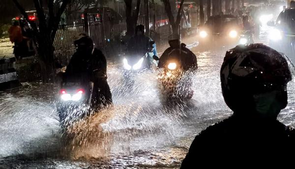 Usai Diguyur Hujan, 14 Titik Genangan Air Terpantau di Jaktim dan Jaksel
