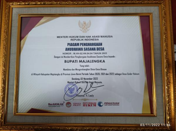 Penghargaan Anubhawa Sasana Desa Majalengka Penghargaan Anubhawa Sasana Desa dari Kementerian Hukum dan Hak Asasi Manusia (Kemenkumham) Republik Indonesia. (Foto: dok Pemkab Majalengka)