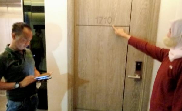 Kebaya merah Surabaya Polisi mendatangi hotel yang diduga menjadi TKP pembuatan video porno kebaya merah. (istimewa).