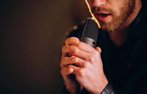 cara pengucapan kata yang baik dan jelas dalam bernyanyi disebut