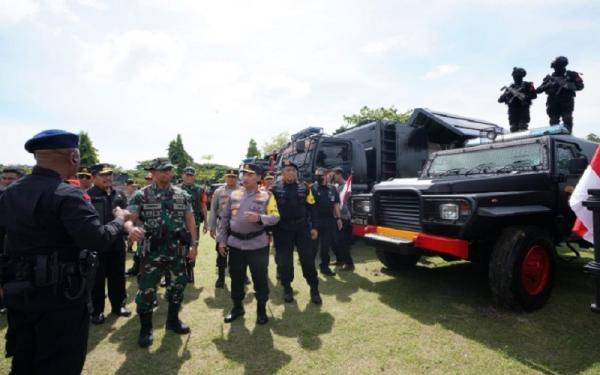 Kapolri dan Panglima TNI menggelar apel pasukan bersama. (Foto: Ist)