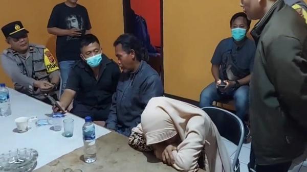 Pemuda Tasikmalaya Tewas di Rumah Singgah, Tangis Ibu Korban Pecah