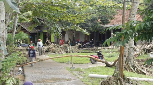 4.000 Warga Gelarpawitan Cianjur Terisolasi akibat Bencana, Stok Pangan Menipis