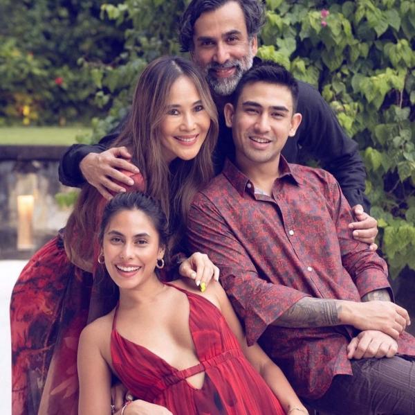 WhatsApp Image 2022 11 10 At 6 44 31 AM Deretan artis ganteng dijuluki suami setia. (Foto: Instagram)