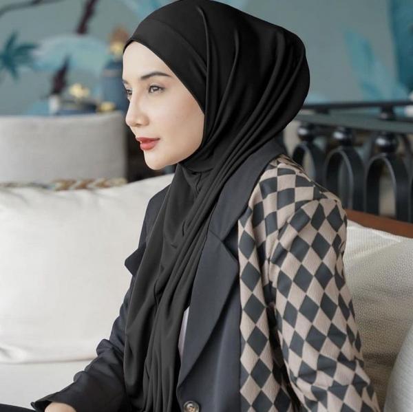 Screenshot 20221111 062951 Instagram Artis Punya Ibu Tiri Seumuran