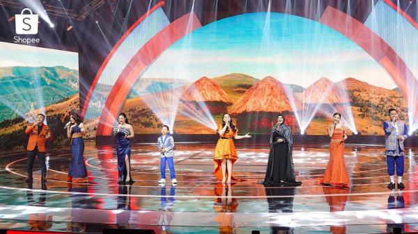 Seluruh Bintang Tamu Bersama Membuka Acara dengan Lagu Nasional dan Daerah Indonesia. (Foto: dok Shopee)
