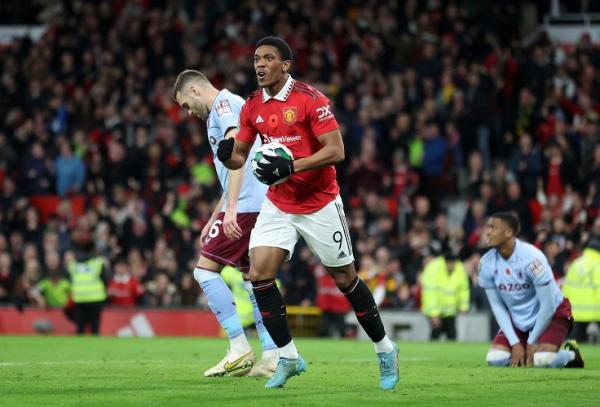 Striker Manchester United, Anthony Martial Striker Manchester United, Anthony Martial merayakan gol ke gawang Aston Villa dalam laga Piala Liga Inggris 2022/2023 di Stadion Old Trafford, Jumat (11/11/2022). (Foto: REUTERS)