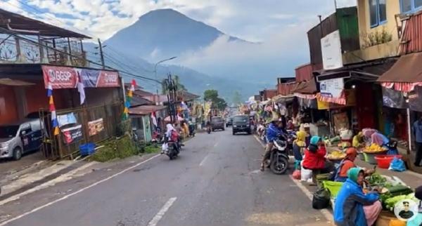 gambar pemandangan gunung yang indah