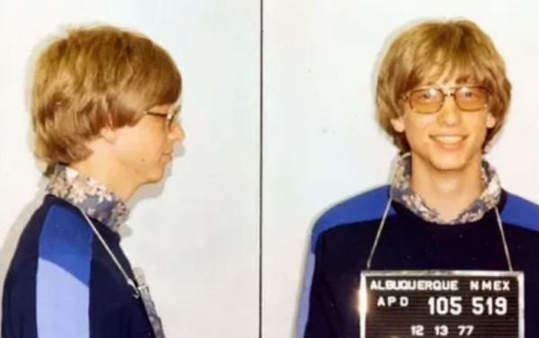 Kisah di Balik Foto Viral Bill Gates Tersenyum saat Ditahan Polisi