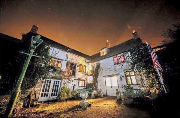 Tempat Paling Angker di Dunia, Ancient Ram Inn (Foto: Instagram/Ancient Ram Inn) Tempat Paling Angker di Dunia, Ancient Ram Inn (Foto: Instagram/Ancient Ram Inn)