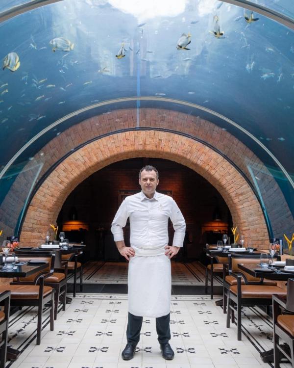 Hotel The Apurva Kempinski, Restoran Dalam Akuarium (Foto: Instagram/The Apurva Kempinski)