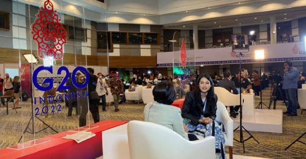 Artis Indonesia pernah mengajar Maudy Ayunda