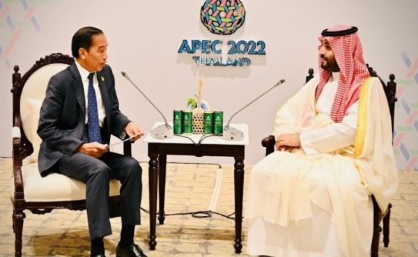 Presiden Joko Widodo (Jokowi) bertemu dengan Perdana Menteri Arab Saudi Mohammed bin Salman (MBS) di Bangok. (Foto: Biro Setpres)