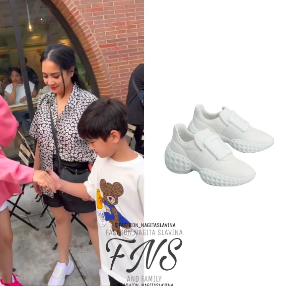 Screen Shot 2022 11 18 At 10 59 20 Gaya sneakers Nagita Slavina. (foto: instagram)