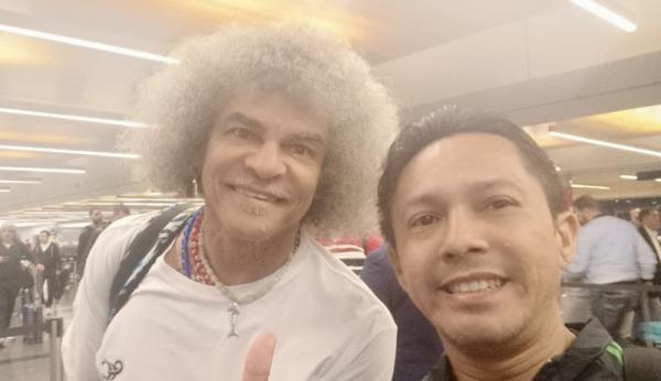 Carlos Valderrama 1 Carlos Valderrama bersama jurnalis MNC Portal Indonesia Abdul Haris. (Foto: MPI/Abdul Haris)