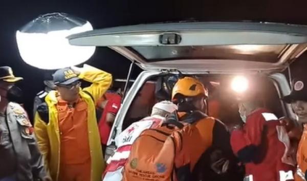 Bule Amerika Tewas Di Gunung Agung Bali Jenazah korban tiba di Pos Pengubengan, Sabtu (19/11/2022) dini hari. (Foto: Basarnas Bali)