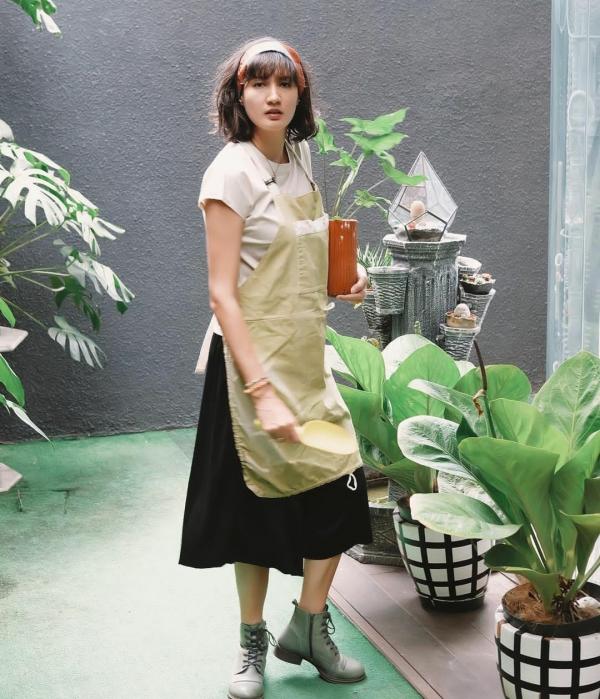 Artis antik penyuka tanaman hias. (foto: instagram)